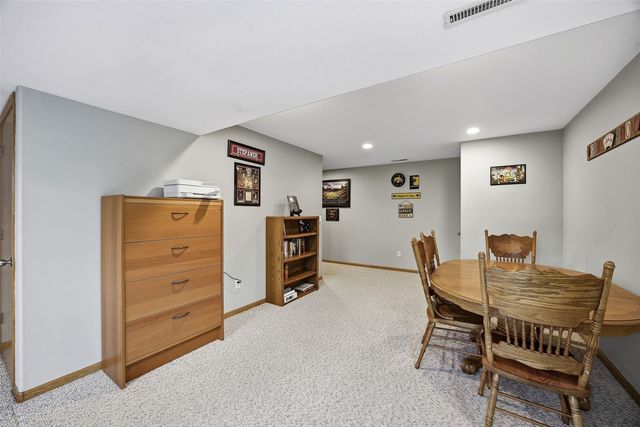 3516 Prairie Creek Road SW, Cedar Rapids, IA 52404