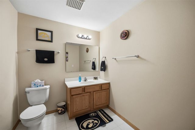 3516 Prairie Creek Road SW, Cedar Rapids, IA 52404