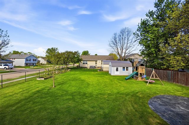 3516 Prairie Creek Road SW, Cedar Rapids, IA 52404