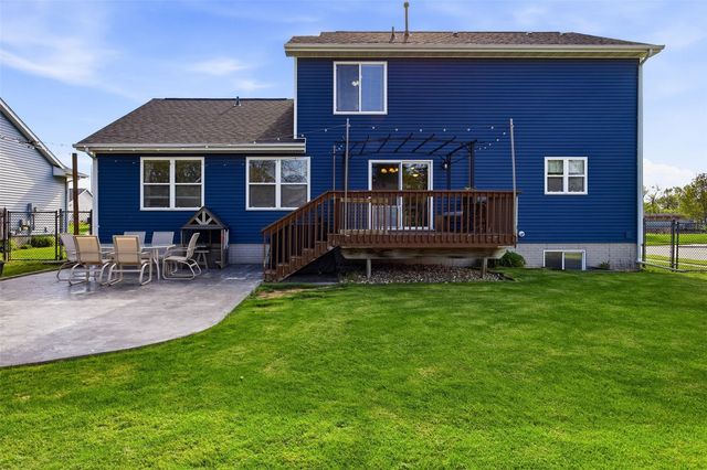 3516 Prairie Creek Road SW, Cedar Rapids, IA 52404