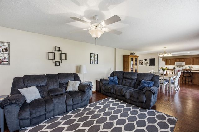 3516 Prairie Creek Road SW, Cedar Rapids, IA 52404