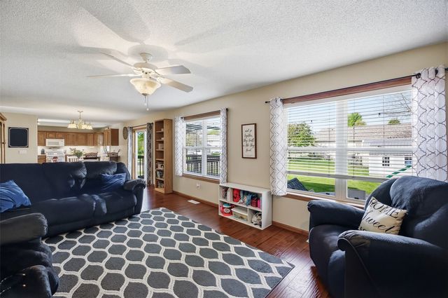 3516 Prairie Creek Road SW, Cedar Rapids, IA 52404