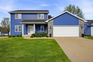 3516 Prairie Creek Road SW, Cedar Rapids, IA 52404