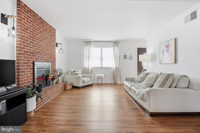 6136 FRIAR RD, Harrisburg, PA 17111