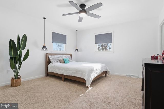 6136 FRIAR RD, Harrisburg, PA 17111