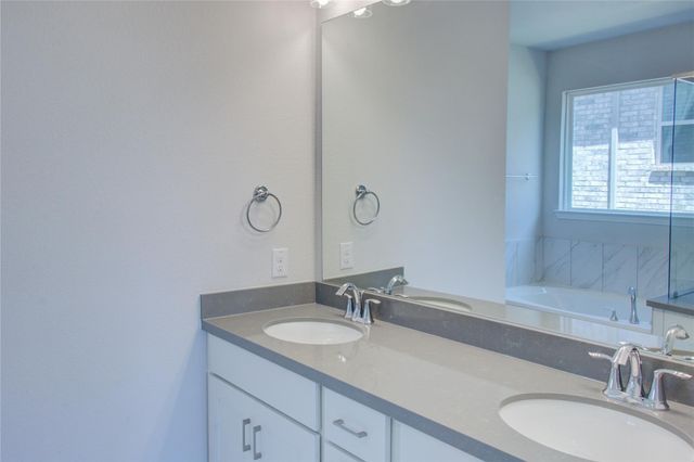 136 Glenwood Drive, Oak Point, TX 75068
