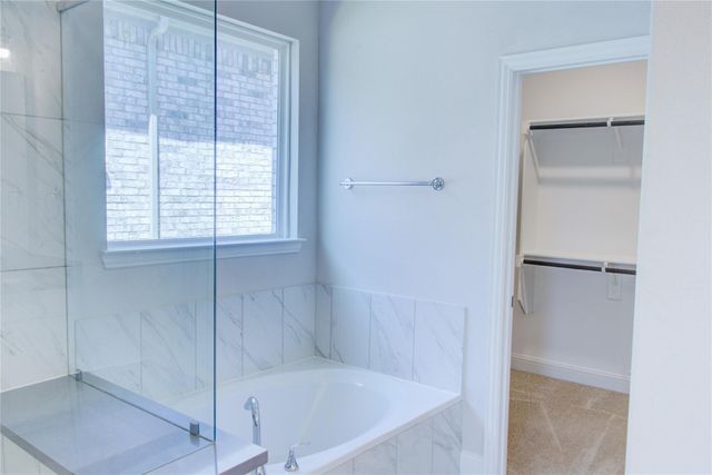 136 Glenwood Drive, Oak Point, TX 75068