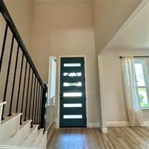 136 Glenwood Drive, Oak Point, TX 75068
