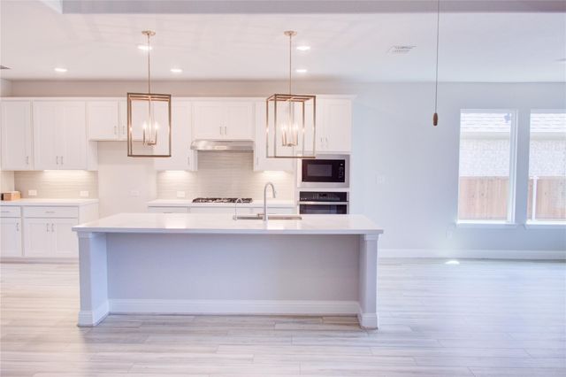 136 Glenwood Drive, Oak Point, TX 75068