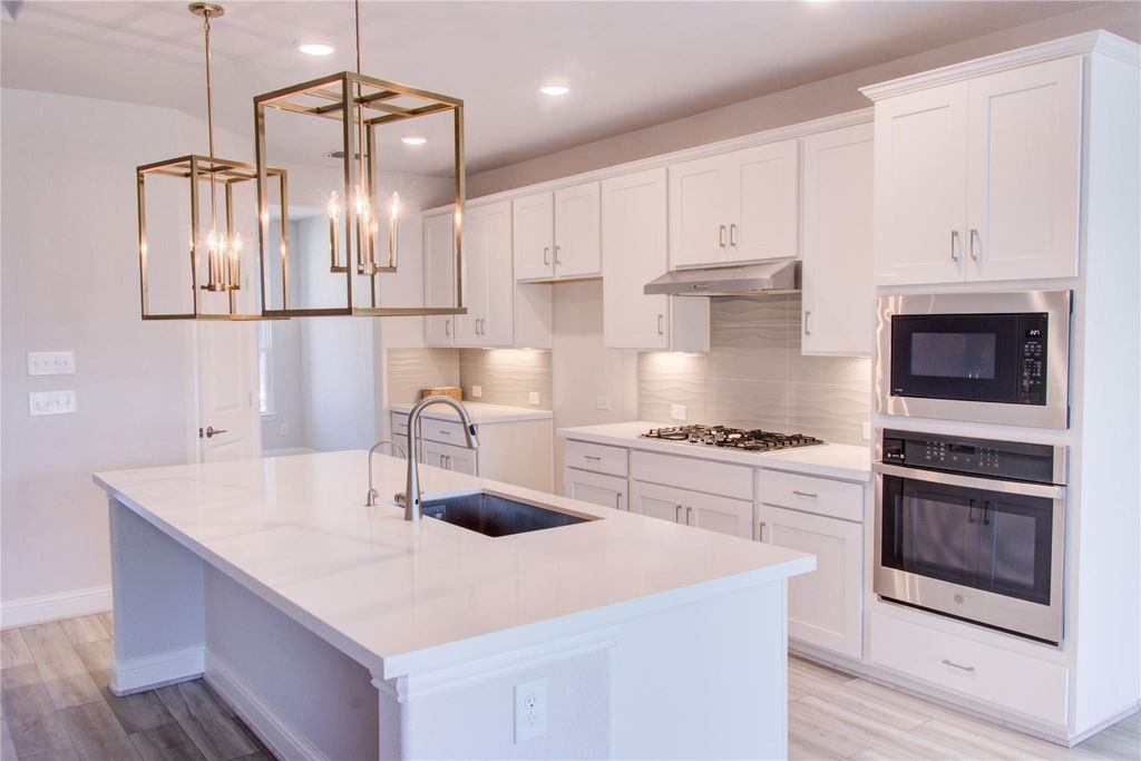 136 Glenwood Drive, Oak Point, TX 75068