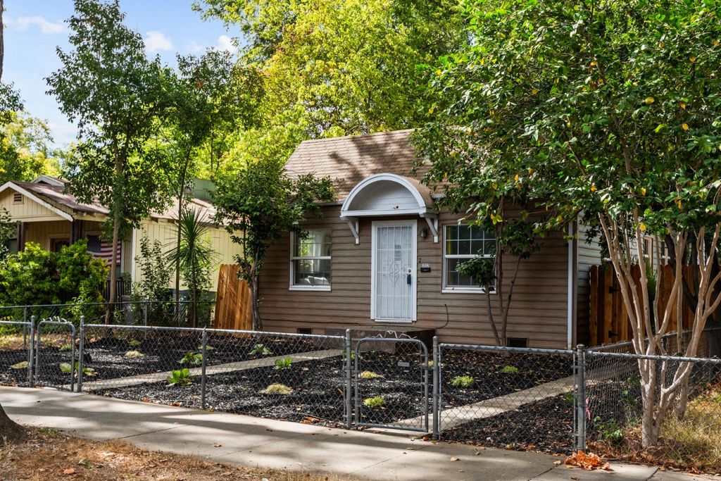 3132 B St, Sacramento, CA 95816