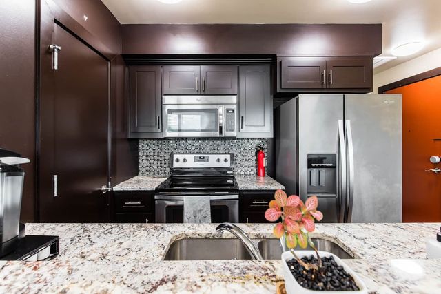 1125 S Jennings Avenue 202, Fort Worth, TX 76104