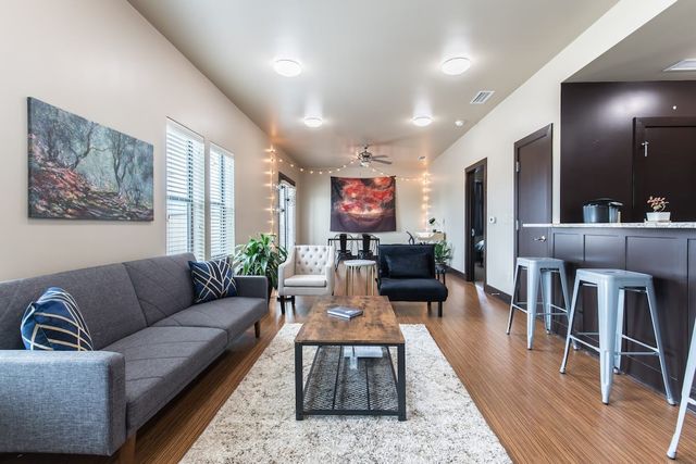 1125 S Jennings Avenue 202, Fort Worth, TX 76104