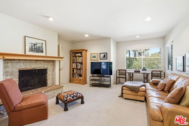 14200 Chandler Boulevard, Sherman Oaks, CA 91401