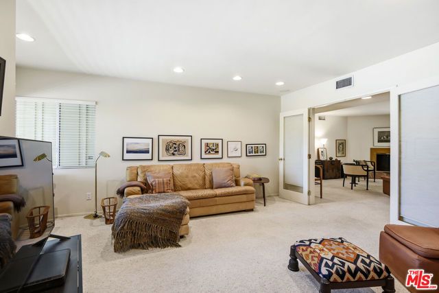 14200 Chandler Boulevard, Sherman Oaks, CA 91401