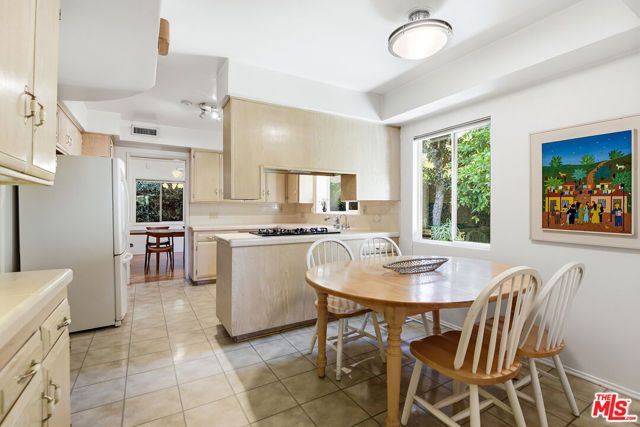 14200 Chandler Boulevard, Sherman Oaks, CA 91401