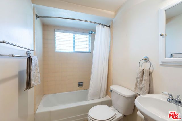 14200 Chandler Boulevard, Sherman Oaks, CA 91401