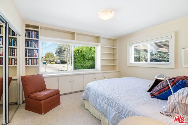 14200 Chandler Boulevard, Sherman Oaks, CA 91401