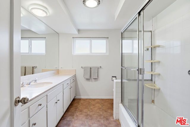 14200 Chandler Boulevard, Sherman Oaks, CA 91401