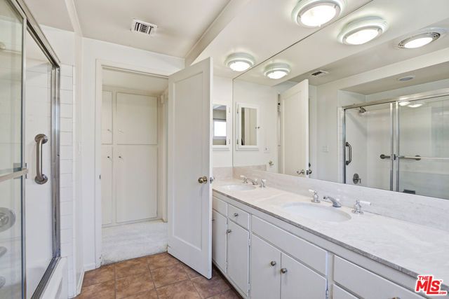 14200 Chandler Boulevard, Sherman Oaks, CA 91401