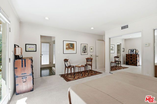 14200 Chandler Boulevard, Sherman Oaks, CA 91401