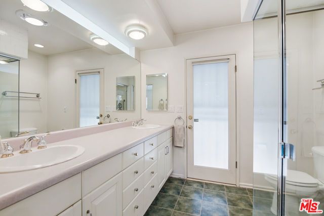 14200 Chandler Boulevard, Sherman Oaks, CA 91401