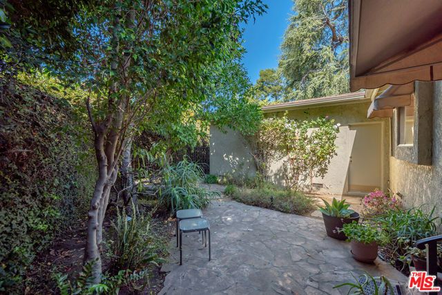 14200 Chandler Boulevard, Sherman Oaks, CA 91401