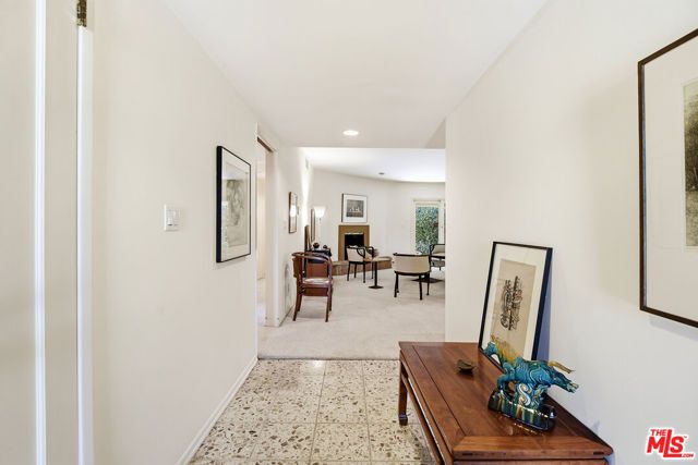 14200 Chandler Boulevard, Sherman Oaks, CA 91401