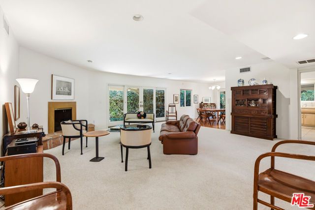 14200 Chandler Boulevard, Sherman Oaks, CA 91401