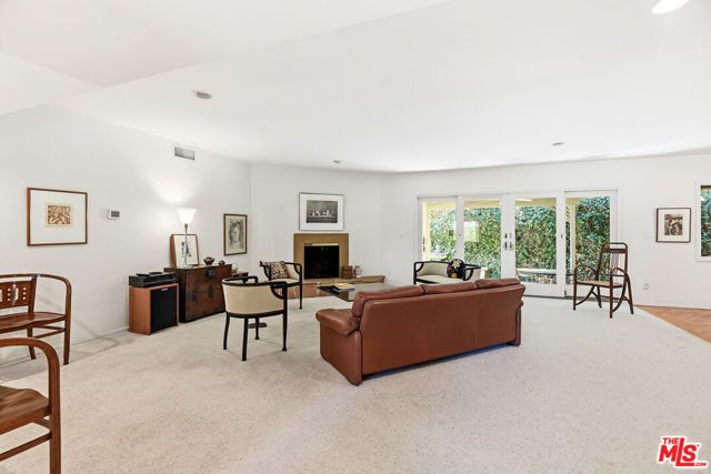 14200 Chandler Boulevard, Sherman Oaks, CA 91401