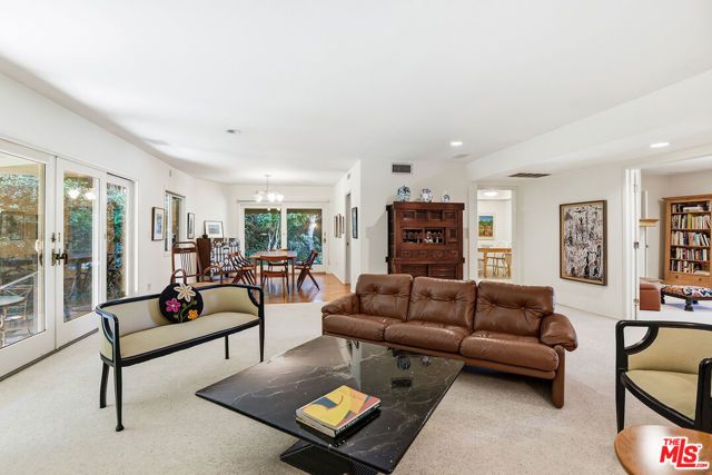 14200 Chandler Boulevard, Sherman Oaks, CA 91401