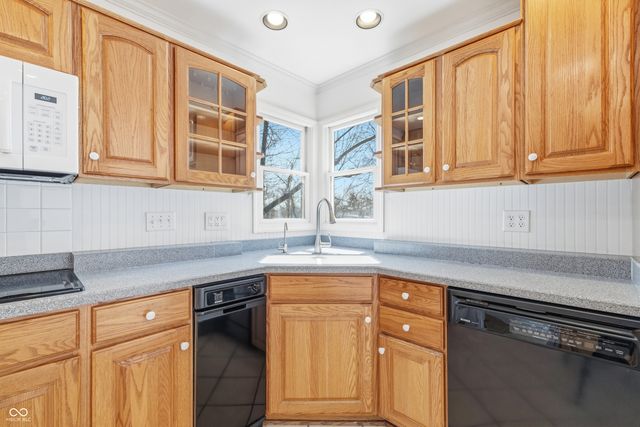 15 Wildwood Drive, Carmel, IN 46032