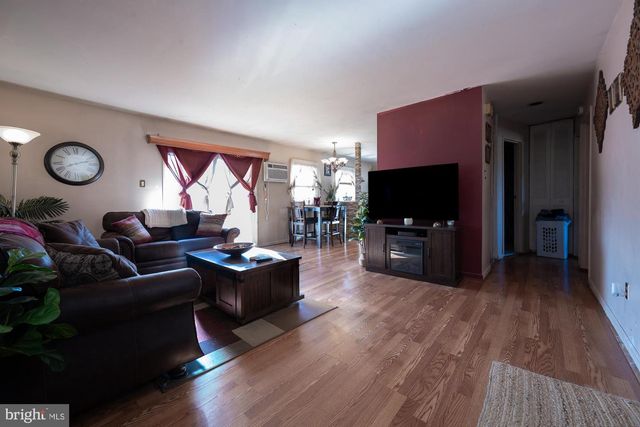 73-B OXFORD VLG, Egg Harbor Township, NJ 08234