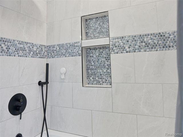 27944 Flanders Avenue, Warren, MI 48088