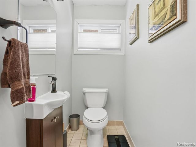 27944 Flanders Avenue, Warren, MI 48088