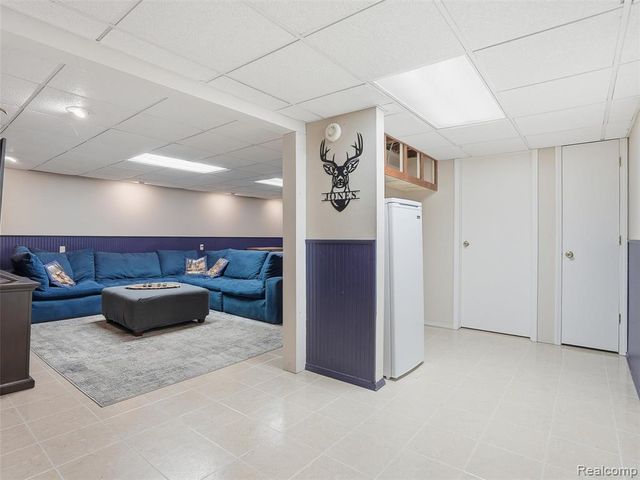 27944 Flanders Avenue, Warren, MI 48088