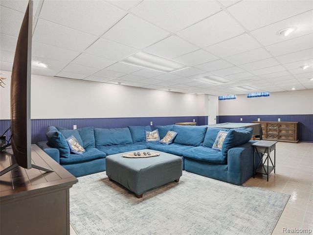 27944 Flanders Avenue, Warren, MI 48088