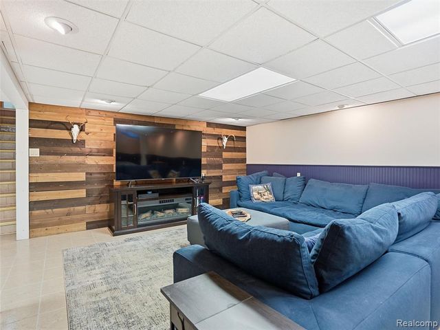 27944 Flanders Avenue, Warren, MI 48088