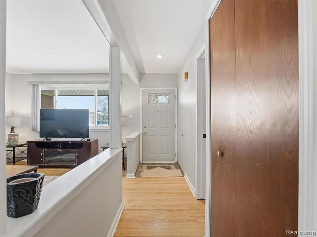 27944 Flanders Avenue, Warren, MI 48088