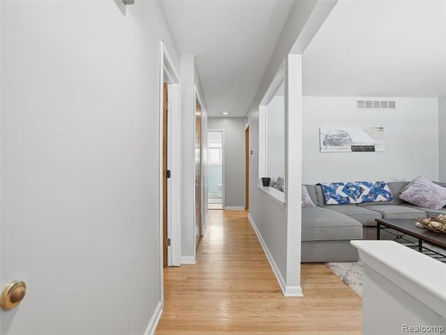 27944 Flanders Avenue, Warren, MI 48088