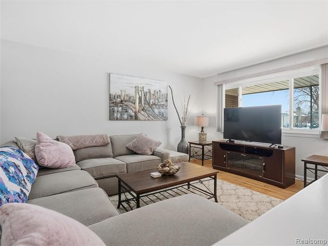 27944 Flanders Avenue, Warren, MI 48088