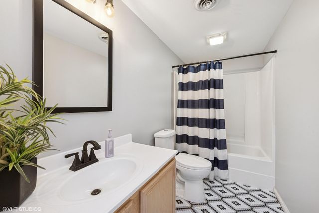 2707 Sweetgum Court, Valparaiso, IN 46383