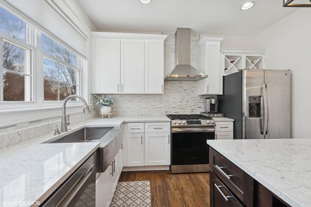 2707 Sweetgum Court, Valparaiso, IN 46383