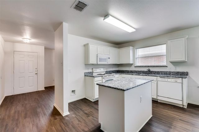 2946 Midbury Drive, Lancaster, TX 75134