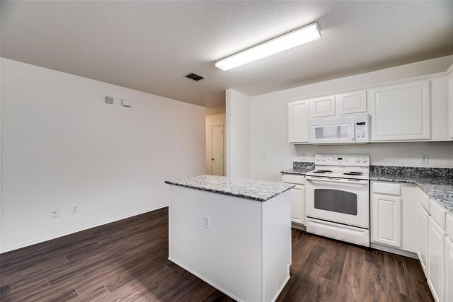 2946 Midbury Drive, Lancaster, TX 75134