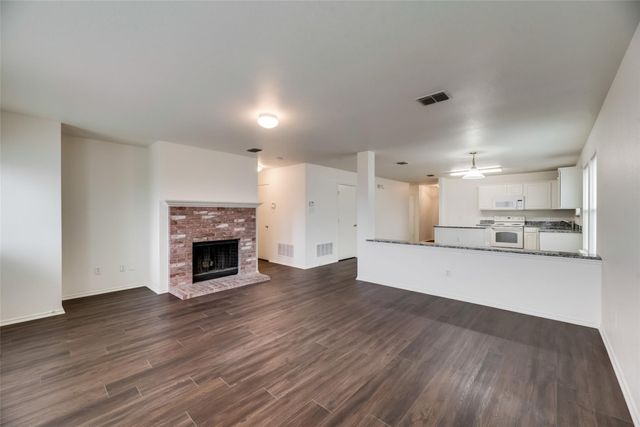2946 Midbury Drive, Lancaster, TX 75134
