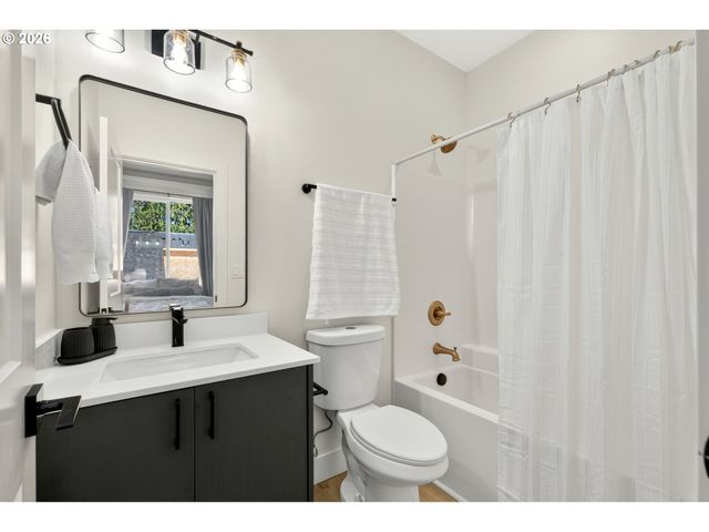 6041 Se LAMBERT St, Portland, OR 97206