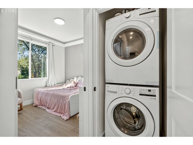 6041 Se LAMBERT St, Portland, OR 97206
