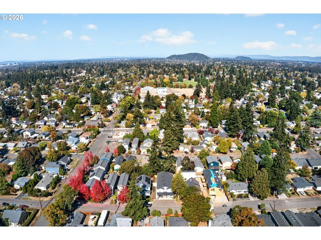 6041 Se LAMBERT St, Portland, OR 97206