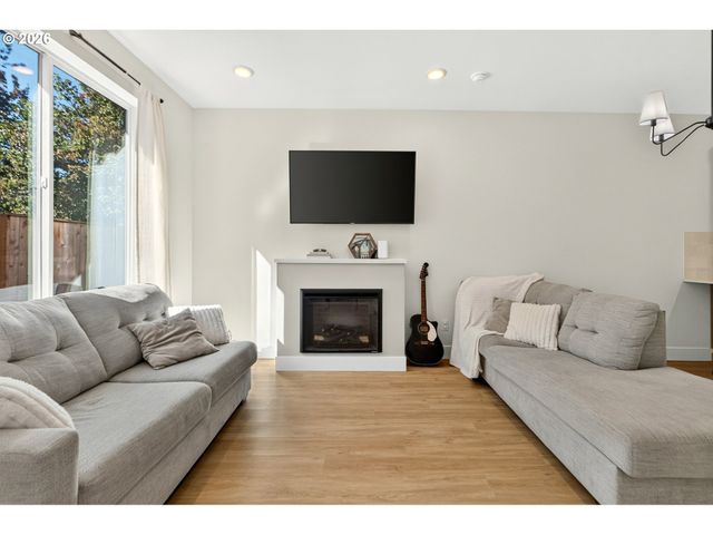 6041 Se LAMBERT St, Portland, OR 97206